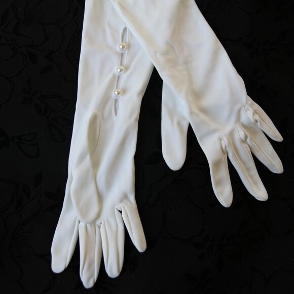 Long White Gloves 22 Inches (56 cm) with Elegant Pearl Buttons - Picture 10 of 11